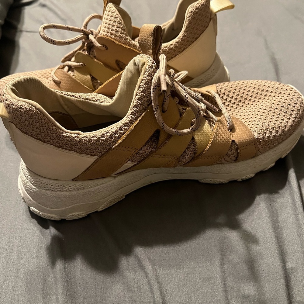 OTBT Tan and Cream Sneakers with Knit Texture - Picture 5 of 7